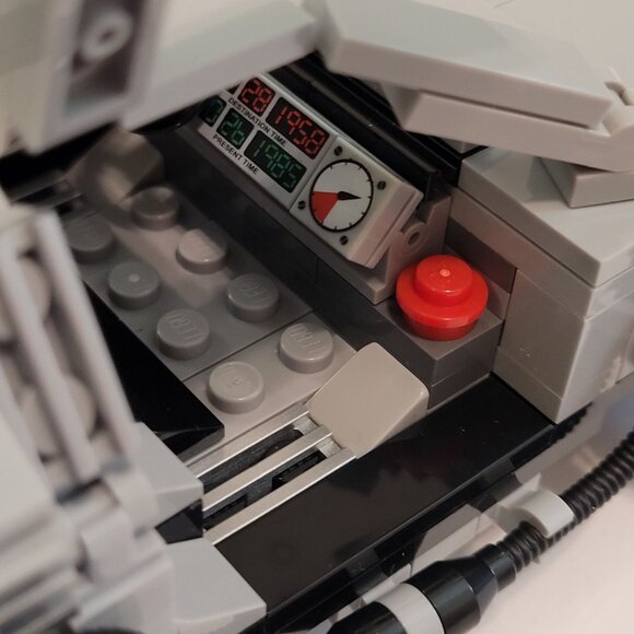 LEGO Back To The Future DeLorean Time Machine 401 Pieces Set 21103 Complete - Picture 10 of 13